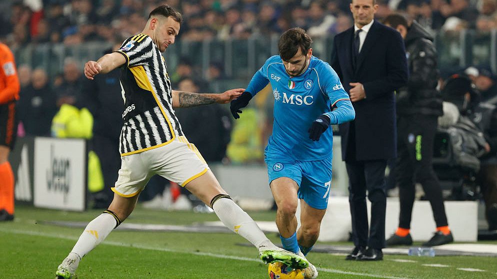 Ismét a védő volt a nyerőember, élre állt a Juventus – videóval