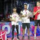 Bányik Csaba és Katz Balázs az indiaik társaságában a dobogó harmadik fokán a férfi páros eredményhirdetésén (Fotó: FITEQ)