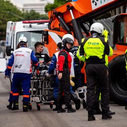 Óriásit bukott a volt F1-es versenyző, a HALO mentette meg az életét