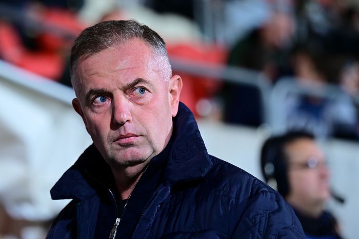 Árulkodó tekintet: Révész Attila nem értette, mit művelnek a játékosai (Fotó: MTI/Czeglédi Zsolt)