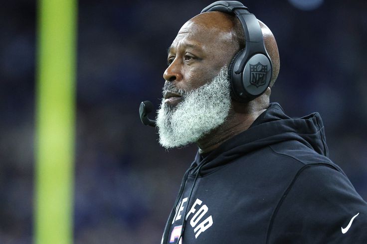 A Houston Texans menesztette Lovie Smith-t