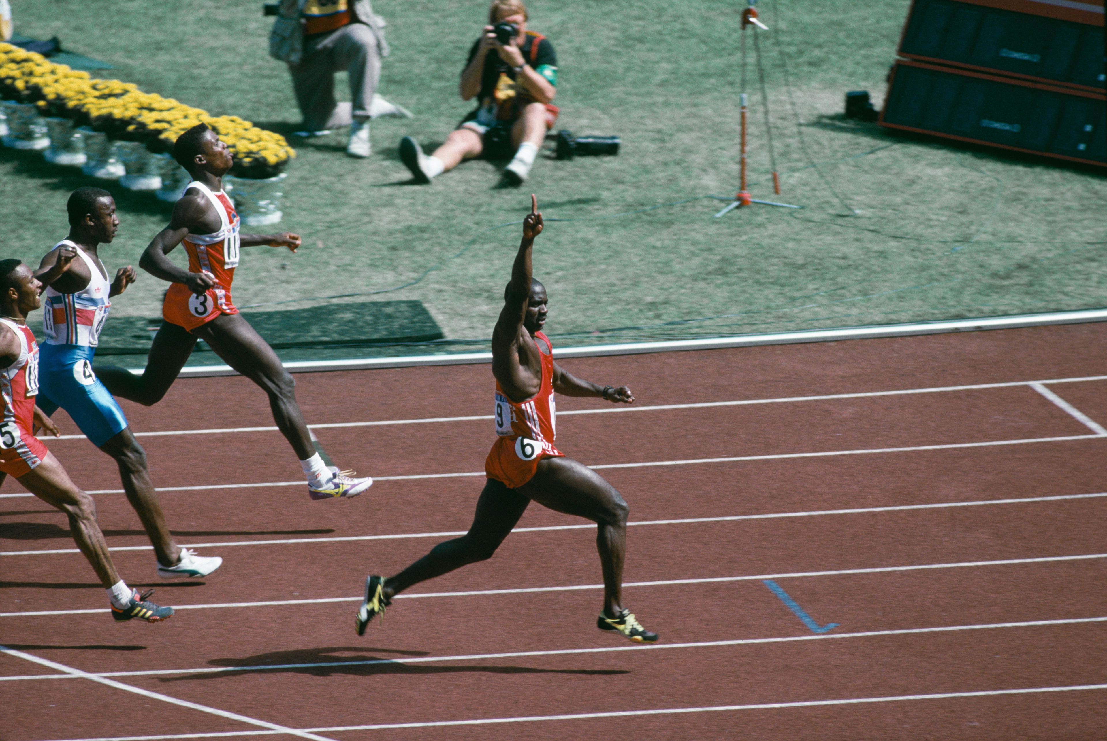 A világot talán Ben Johnson (jobbra) doppingügye rázta meg leginkább, 1988-ban  aranyérmes lett 100 méteren az olimpián, de kiderült, hogy doppingolt, 
aranyérmétől megfosztották és eltiltották /Fotó: Getty Images