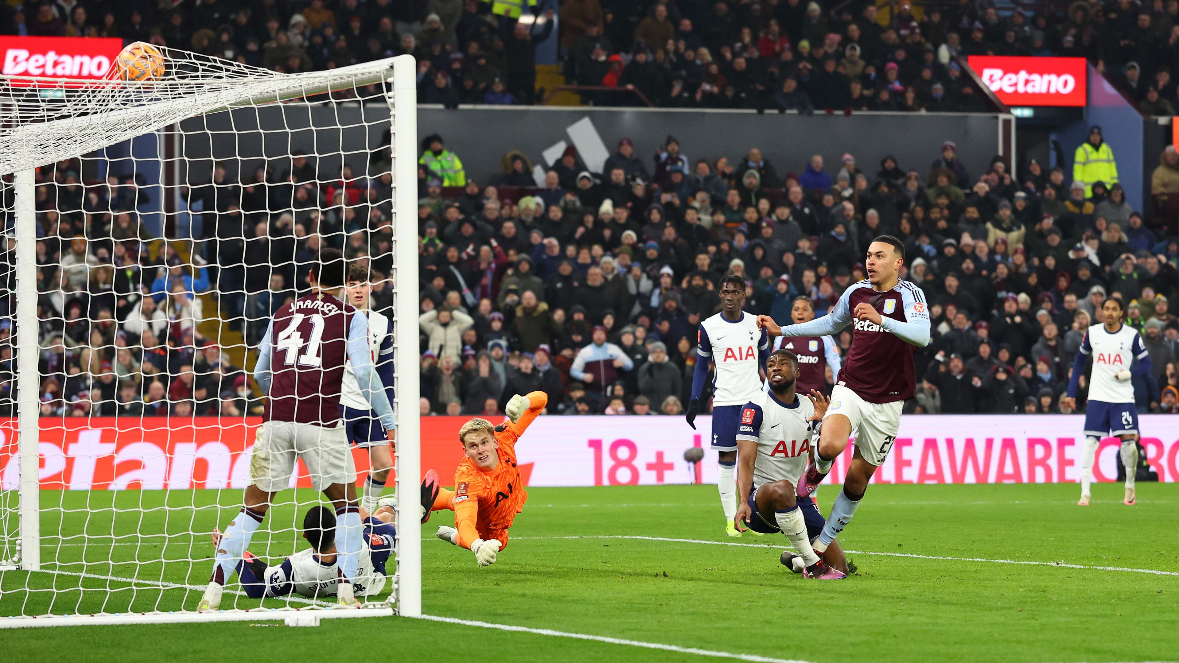 Betelt a pohár? A Ligakupa után az FA-kupából is kiesett a Tottenham