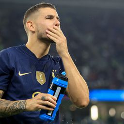 Edzésbe állt a Bayern München francia válogatott védője