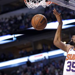 Megsérült, csak a rájátszás elején térhet vissza az NBA sztárja