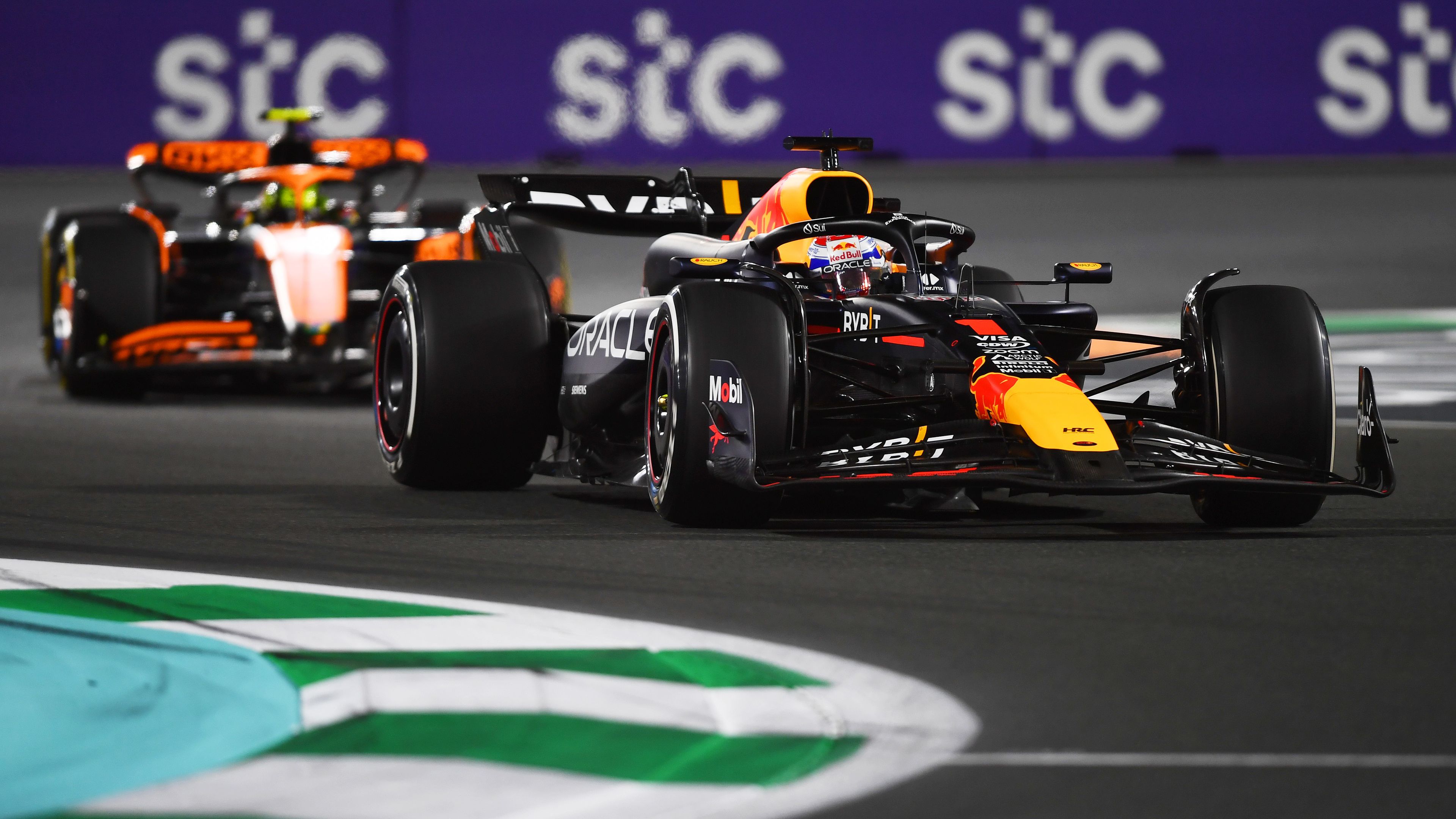 Red Bull-dominancia az évad második F1-es futamán, Verstappen-siker Szaúd-Arábiában