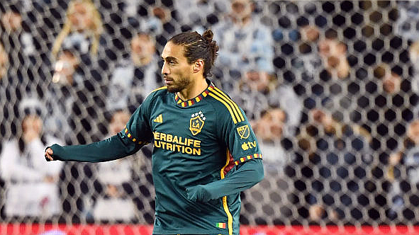 Martin Caceres számára idő előtt ért véget a houstoni meccs (fotó: Getty Images)