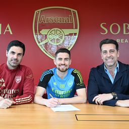 Új szerződést kapott az Arsenal középpályása