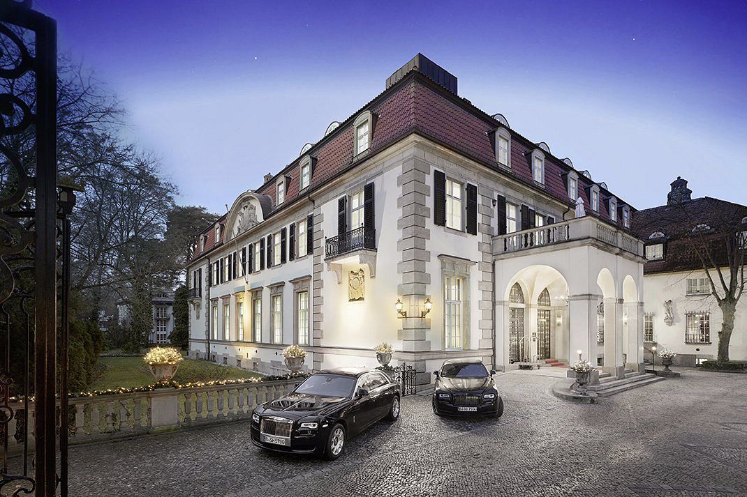 Az osztrák csapat Berlinben a Schlosshotel Grunewaldban száll meg – egy éjszaka 491 ezer forintba kerülhet