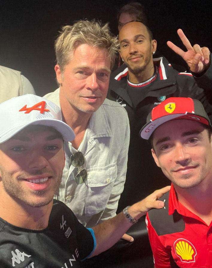 Brad Pitt (felül, balról) örömmel dolgozik Lewis Hamiltonnal, de az F1-es pilóták közül Pierre Gaslyval (alul, balról) és Charles Leclerc-rel is szívesen fotózkodott / Fotó: Instagram