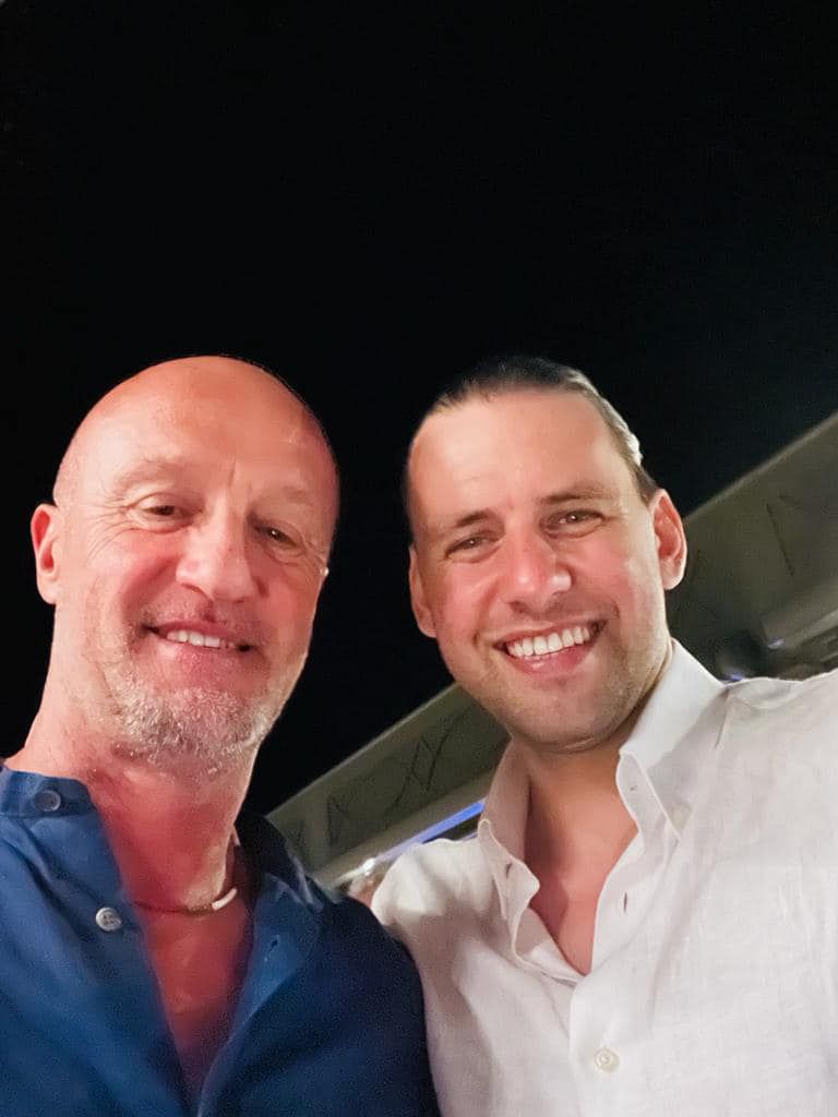 Szalai (jobbra) lemondta a válogatottságot, de a jó kapcsolat megmaradt a szövetségi kapitány Marco Rossival, közös fotót is készült róluk a menyegzőn / Fotó: Instagram