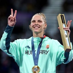 Így vette át Márton Viviana az olimpiai aranyérmét