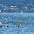 Több mint tízezren teljesítették a Balaton-átúszást