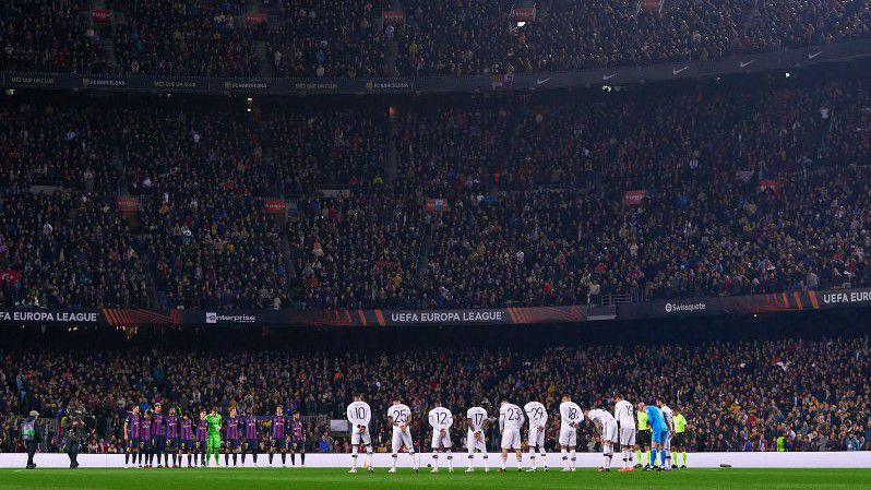 Februárban hasonlóképp a törökországi földrengés áldozataiért tartottak egy perces megemlékezéseket az UEFA-meccseken