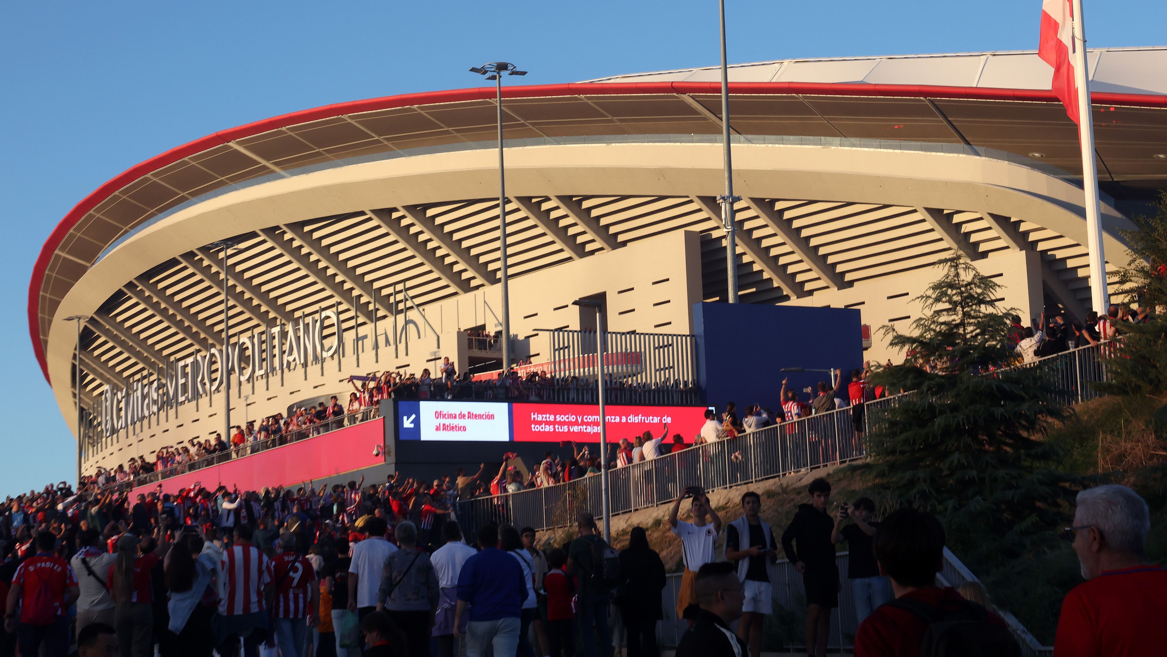 A stadionra a következő hetekben felkerül az új név