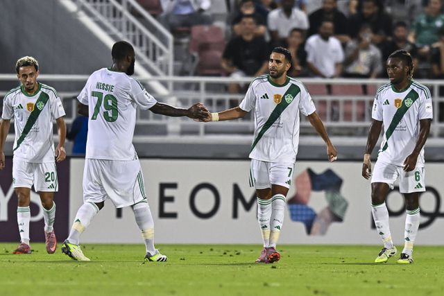 Mahrez a válogatottban is pacsizhatott