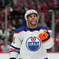 Szörnyű baleset az NHL-ben: a korcsolya vágta szét az edmontoni hokis csuklóját