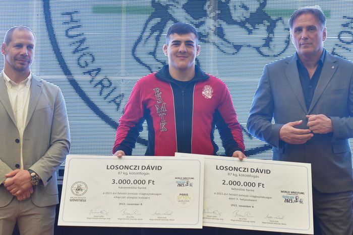 Losonczi Dávid több millió forinttal segíti a rászorulókat
