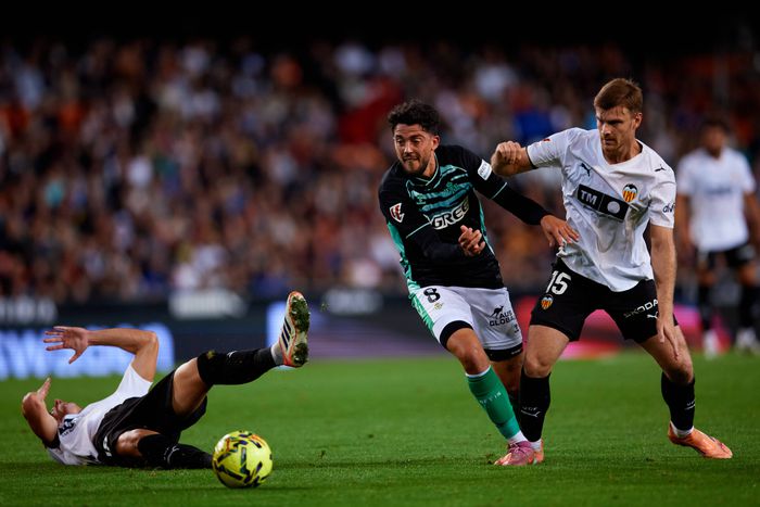 Döntetlent játszott a Real Betis a Valencia ellen, egyre távolabb vannak a top 5 helyezéstől