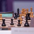 Az orosz és fehérorosz sakkozók továbbra is a FIDE zászlaja alatt versenyezhetnek