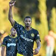 Két műtét és négy kemoterápia után újra meccset játszott a Dortmund csatára – videóval