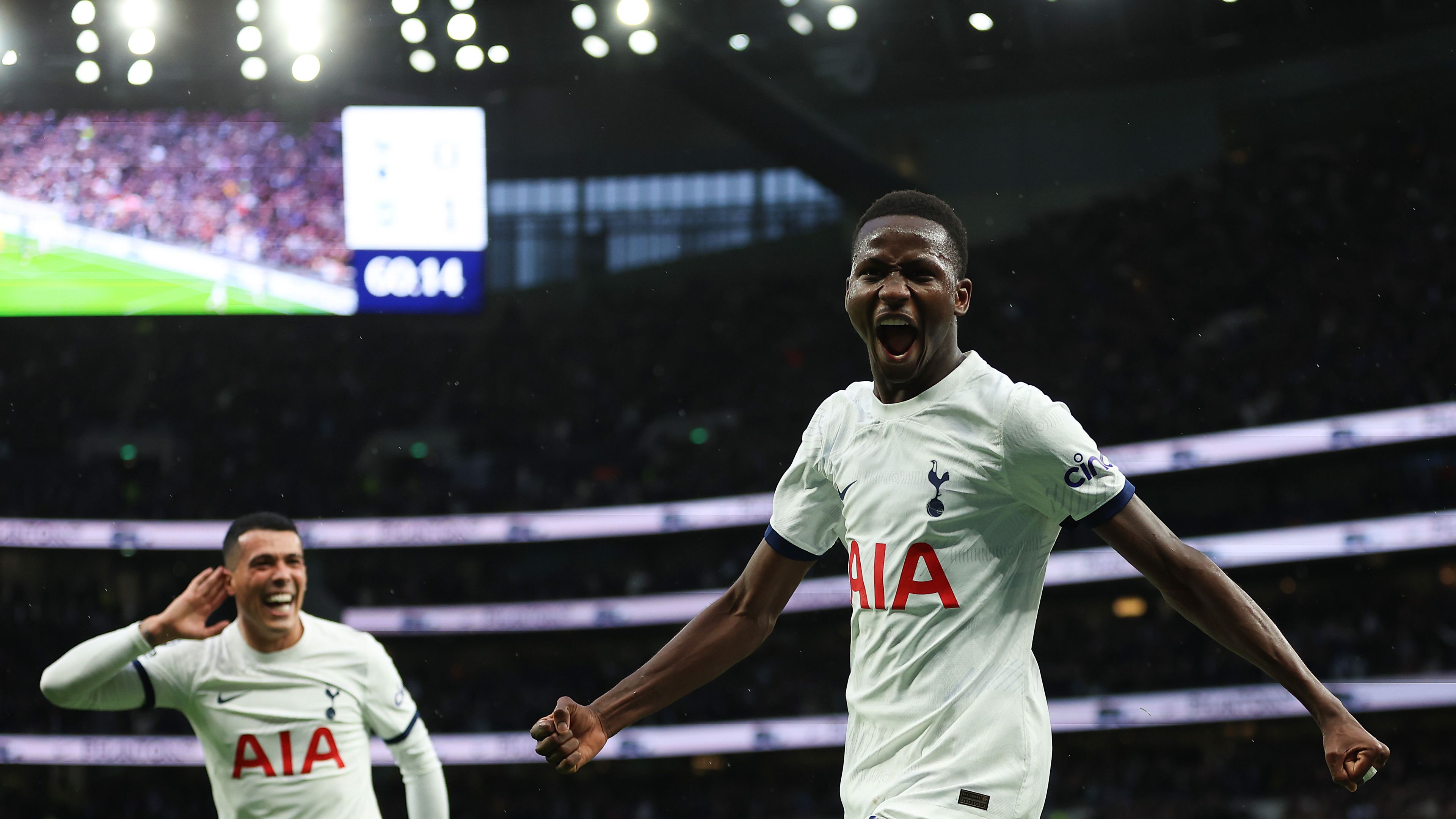 Sarr (elöl) szerezte a Tottenham egyenlítő gólját a Brighton elleni 2–1-re megnyert meccsen