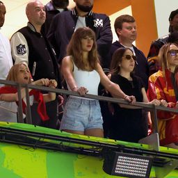 Taylor Swiftet kifújolták a Super Bowlon, Serena Williams a színpadon táncolt, Lionel Messi Luis Suárezékkel nézte a meccset
