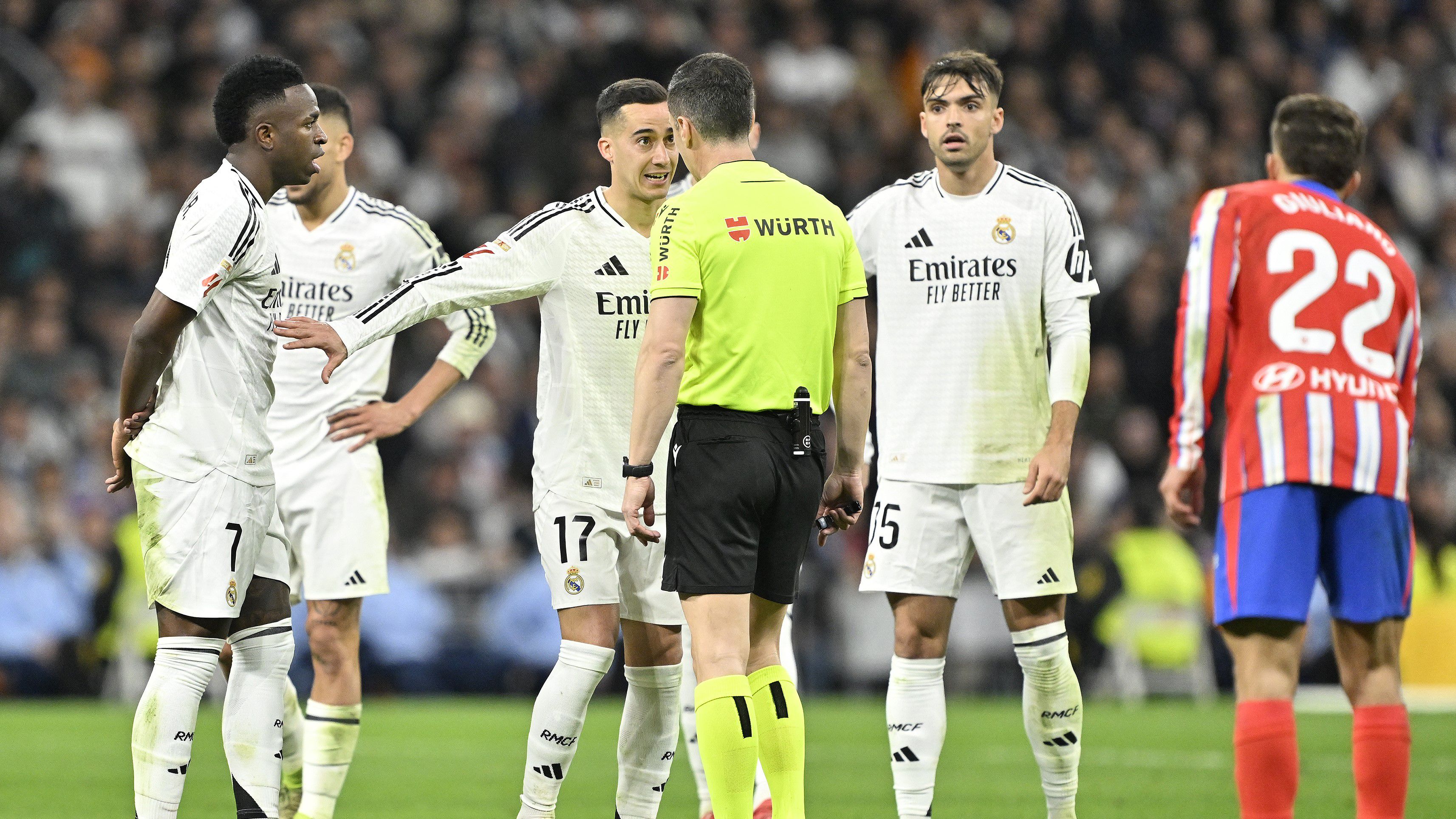 A Real Madrid mostanában minden héten kifogásolja a játékvezetést, így volt ez a hétvégi madridi derbin is