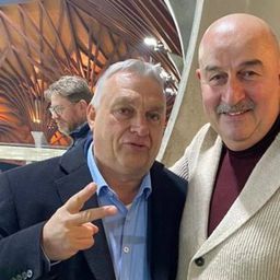 A korábbi FTC-edző Orbán Viktorral fotózkodott a Pancho Arénában