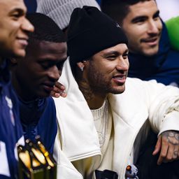 Sikeres volt Neymar bokaműtétje