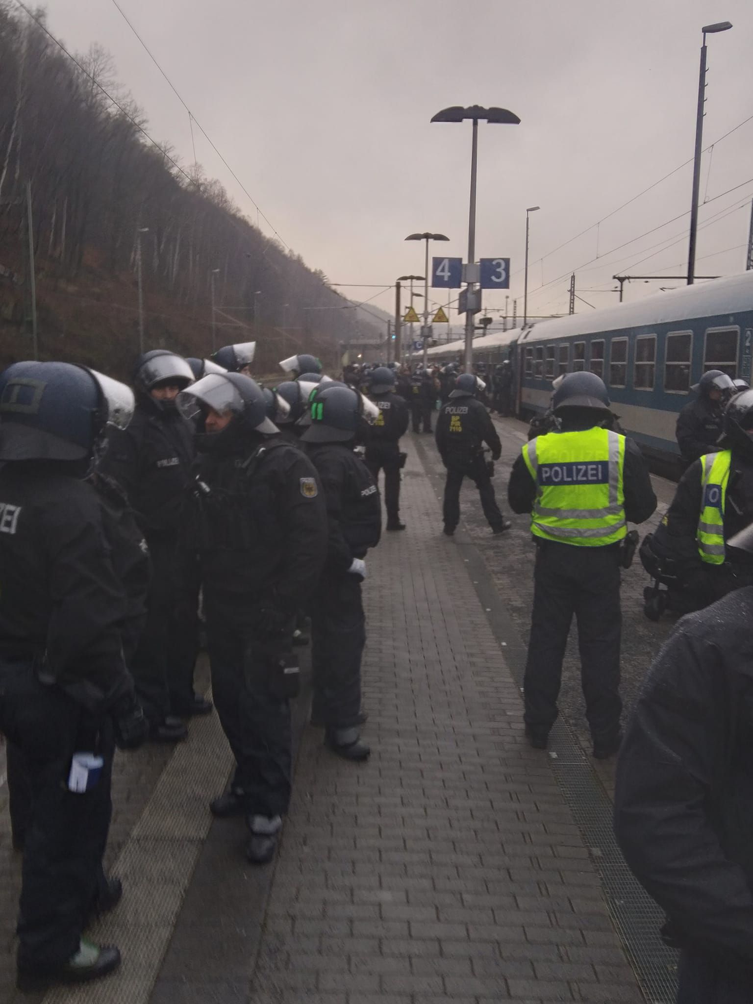 Több száz német rendőr várt a határon a Fradi-szurkolók különvonatára
