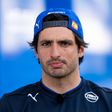 „Öt másodpercet késtem, és tízezer eurót kellett fizetnem” – Carlos Sainz az FIA-t bírálta