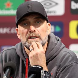 Szóvá tették Kloppnak, hogy elkésett a sajtótájékoztatóról: „Ki nem sz.rja le?”