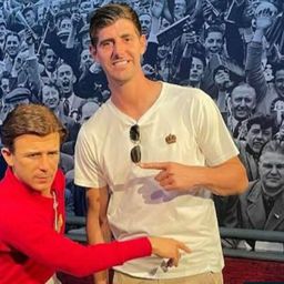 Fotó: Puskás Ferenc viaszszobrát is felkereste a Real Madrid kapusa