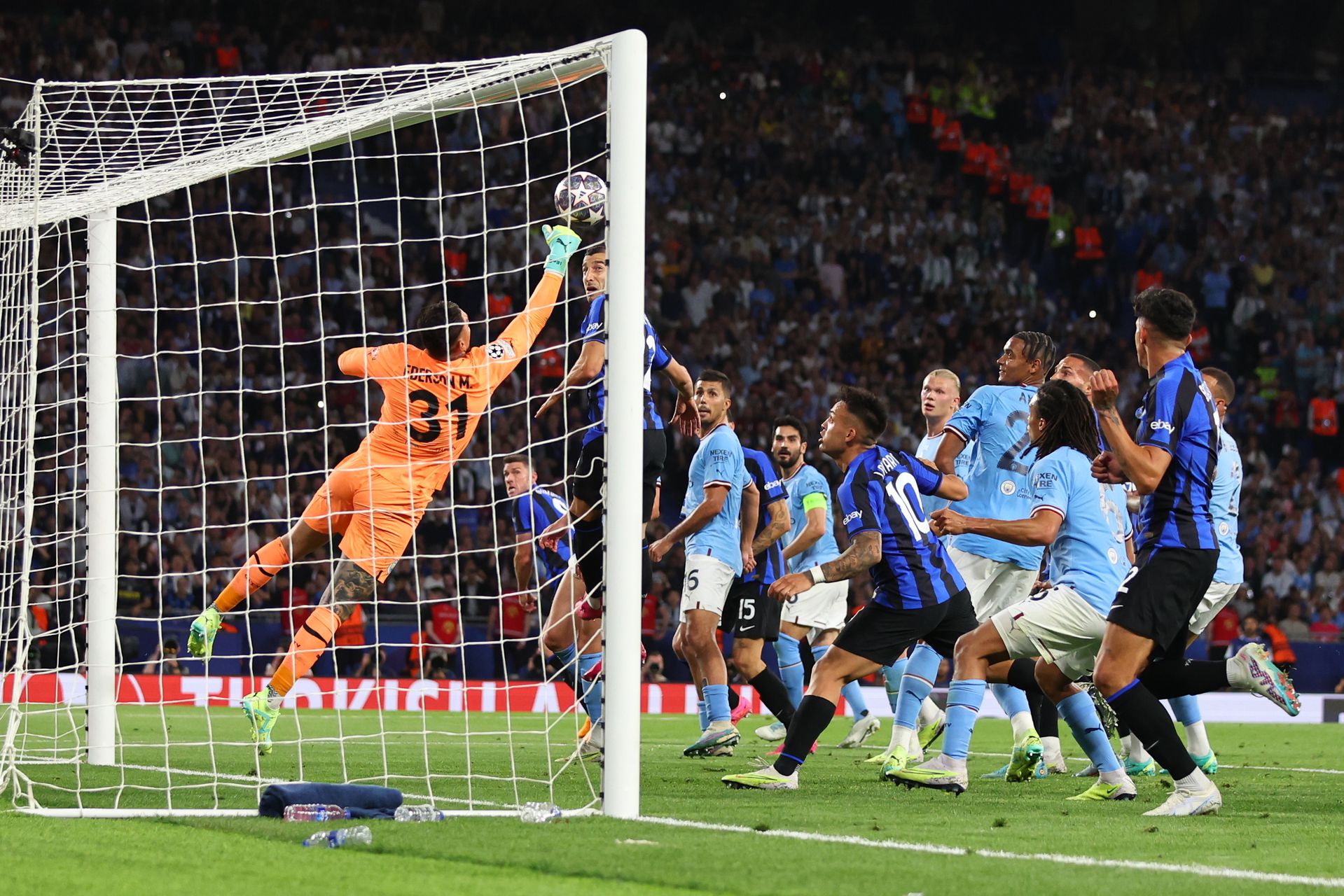 A hajrában Ederson bravúrjaira is szükség volt a Manchester City győzelméhez. Fotó: Getty Images