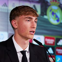 Bemutatták a Real Madrid új szerzeményét, Florentino Pérez már most az egekig dicsérte