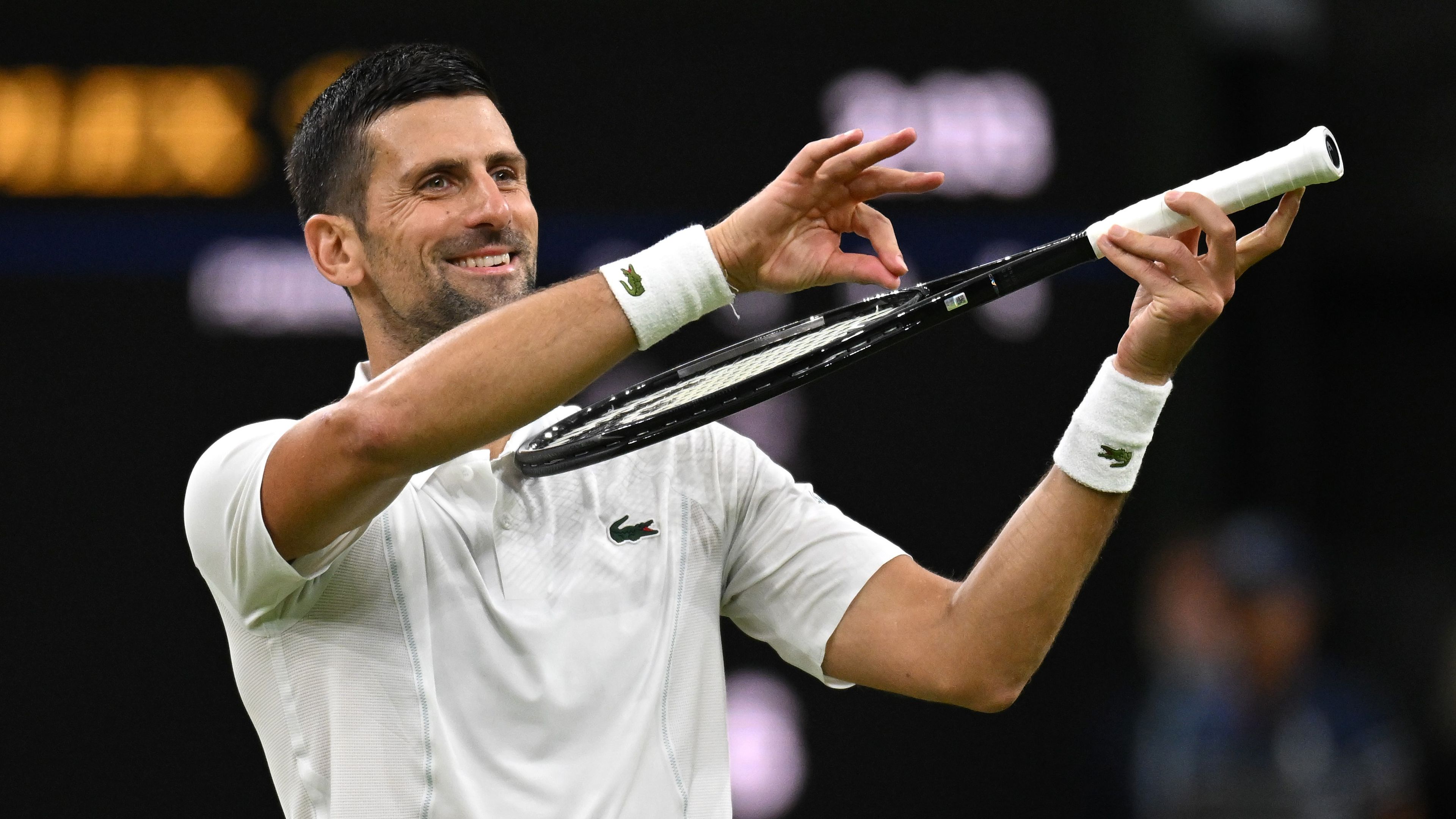 Váratlan bejelentés: Djokovics játék nélkül elődöntős Wimbledonban