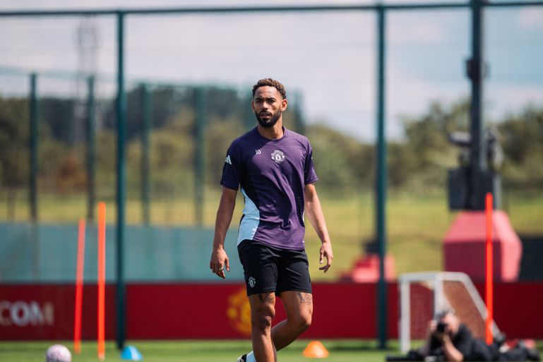 Legendás mezszámot kapott a Manchester United új igazolása