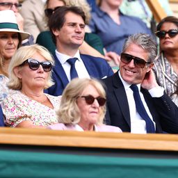 Hugh Grant elaludt Djokovics wimbledoni meccsén