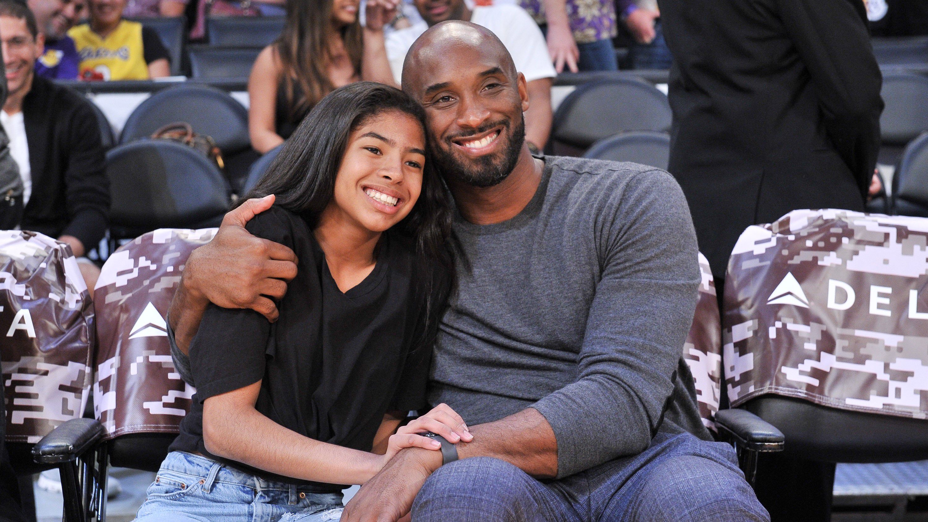 A Los Angeles Lakers méltón őrzi Kobe Bryant és Gianna emlékét