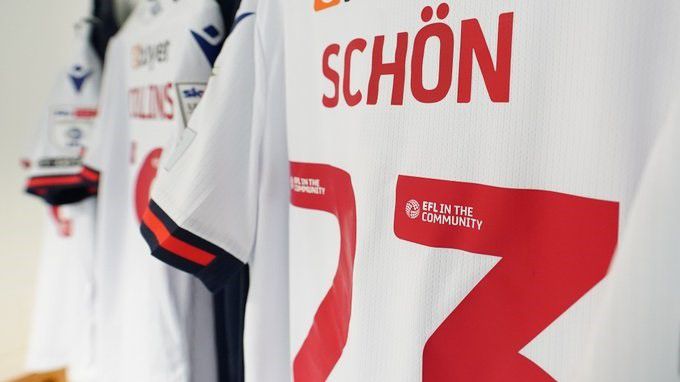 Schön Szabolcs a 23-as mezt kapta meg új csapatában, és szombaton be is mutatkozott az angol harmadik vonalban. (Fotó: Bolton Wanderers/X)