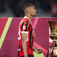 A Premier League-be igazol az AC Milan védője