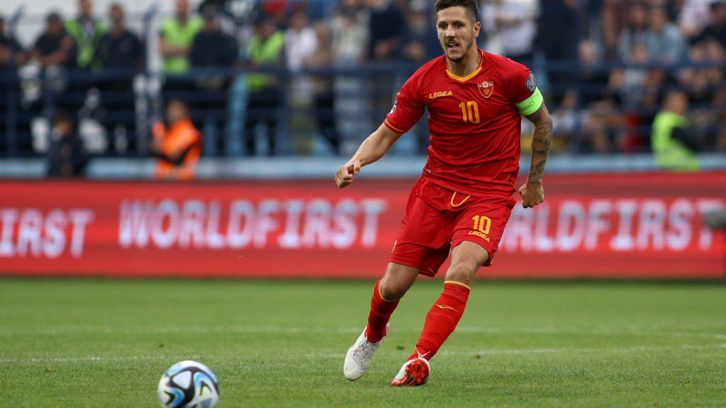 Sztevan Jovetics a 97. percben szerzett góllal életben tartotta a montenegrói válogatott továbbjutási reményeit. (Fotó: Getty Images)