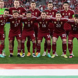 A magyar válogatott piros mezben lép pályára a csehek ellen