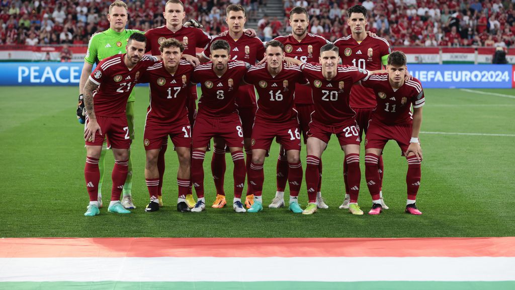 A magyar válogatott piros mezben lép pályára a csehek ellen