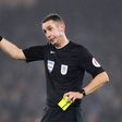 A volt Premier League bíró egyre mélyebbre süllyed