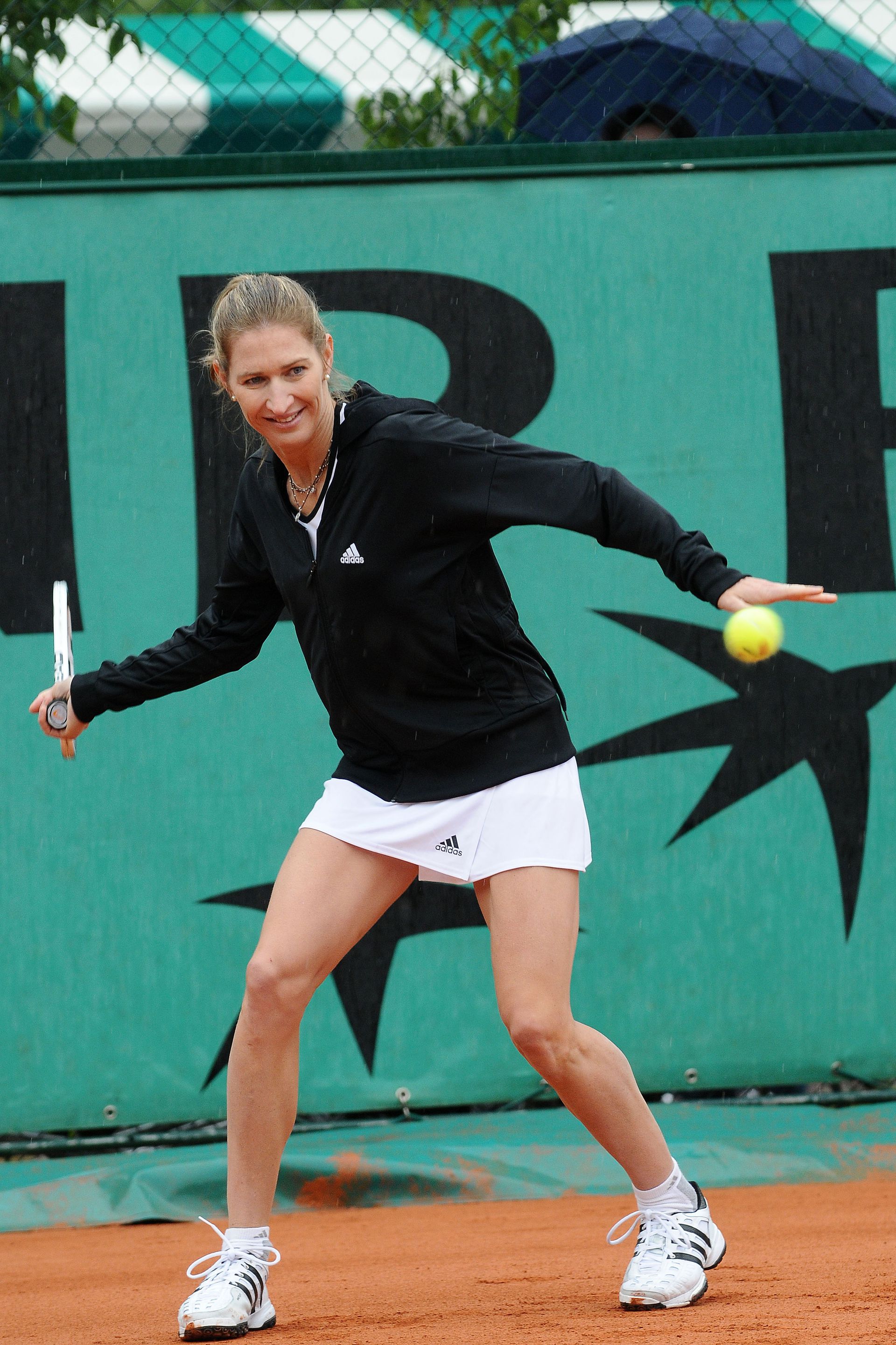 Ezen a képen Steffi közel van a negyvenhez. Mlg mindig tényleg tökéletesek a lábai. Fotó: GettyImages