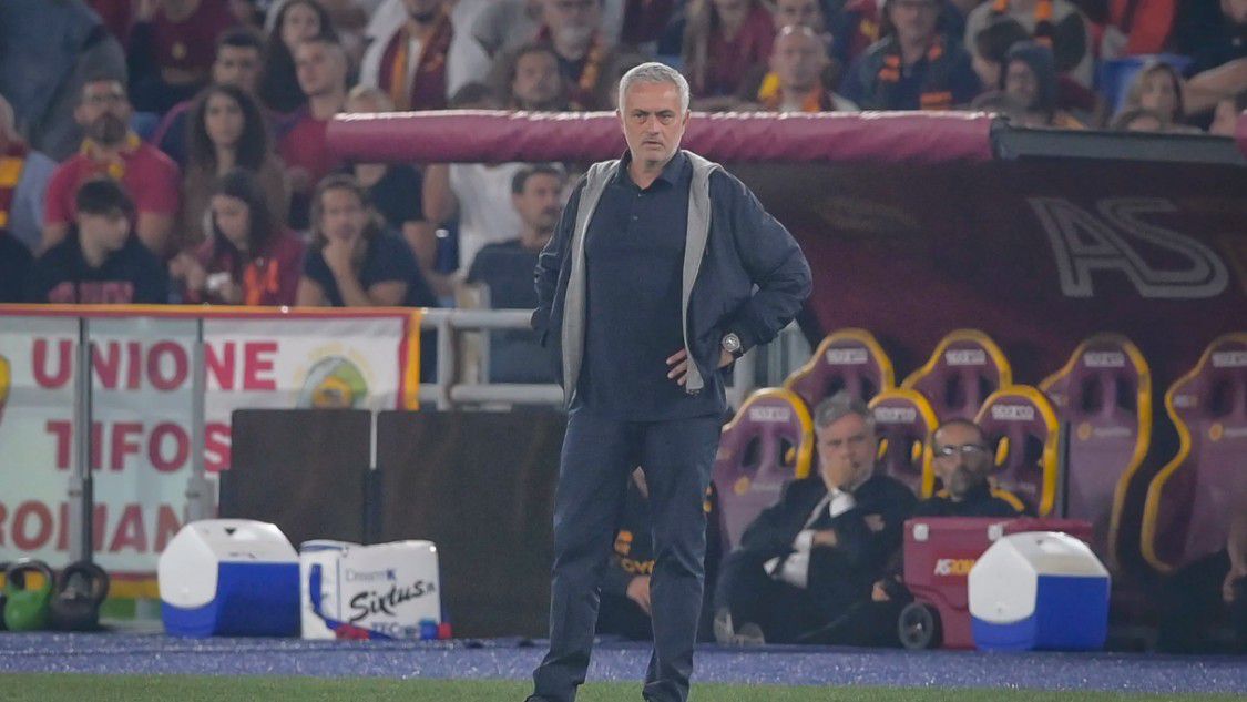 José Mourinho nem túl optimista Dybala visszatérését illetően (Fotó: asroma.com)