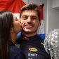 Hármat nyert a papa, kettőt a szerelme – öt vébécímre büszke Verstappen párja