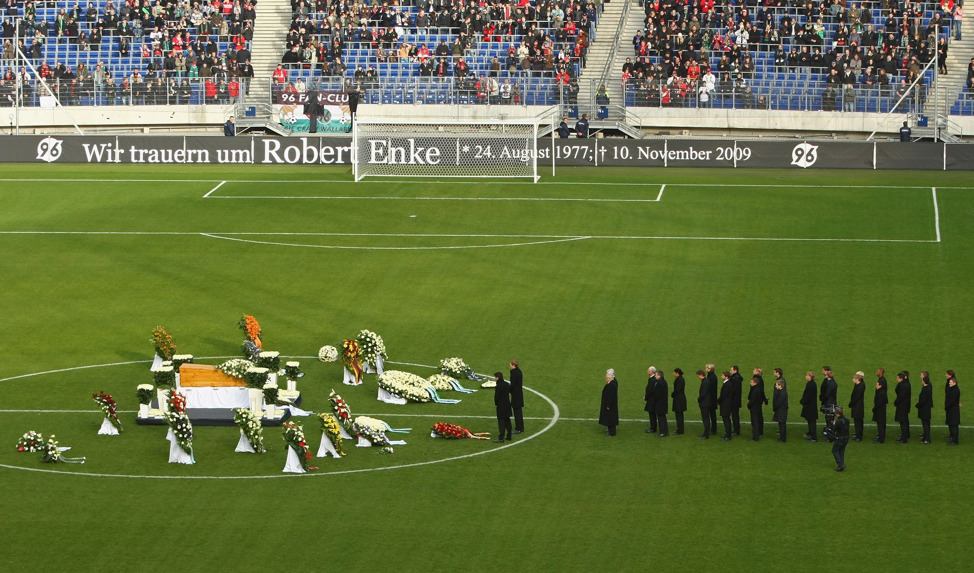 Robert Enke temetése a hannoveri AWD Arenában (Fotó: Getty Images)